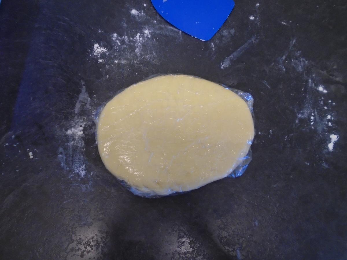 Flatten into a disc, wrap in cling film and refrigerate for 15 mins (or put in the freezer until needed)