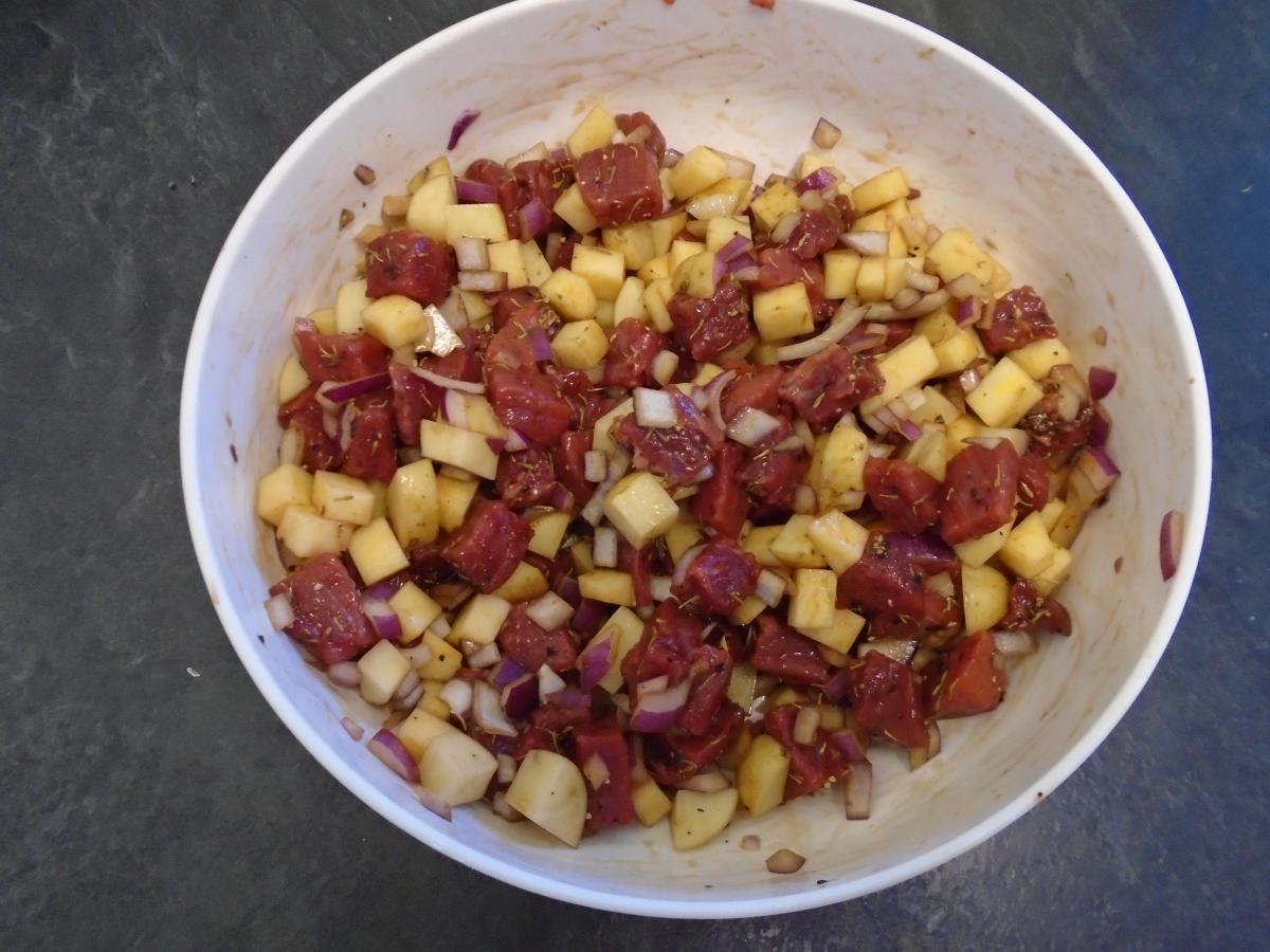 Mix together with 1 tsp thyme and 3 tsp water/beef stock/gravy