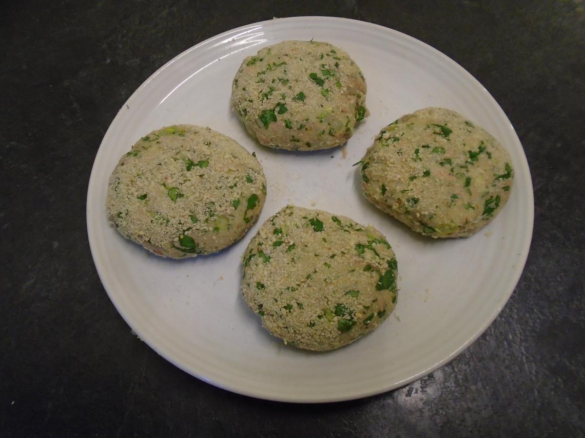 Mould the mixture into fishcakes then coat in the remaining 20g breadcrumbs